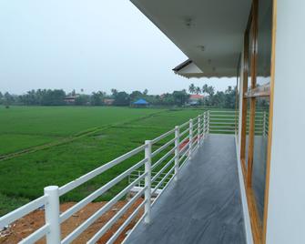 Shivaganga Lake View Resort - 库姆阿拉康 - 海滩