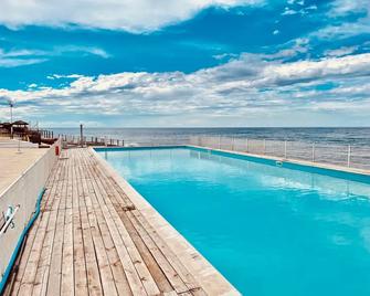 Baia Sangiorgio Hotel & Beach Club - 巴里 - 游泳池