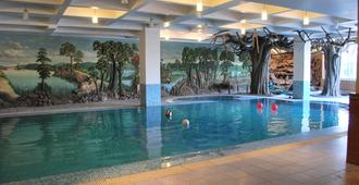 千禧飯店 - 古瓦哈蒂 - 游泳池