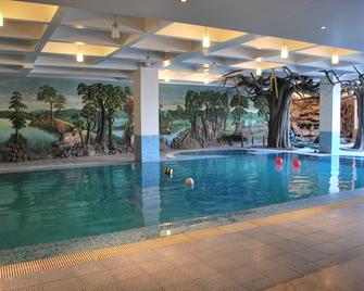 千禧飯店 - 古瓦哈蒂 - 游泳池