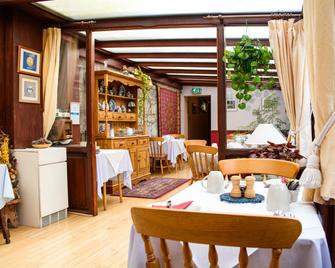 克拉尔克小屋旅馆 - 邓弗姆林 - 餐馆