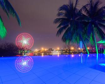 花香度假村 - 包含温泉和脚底按摩 - 岘港 - 游泳池