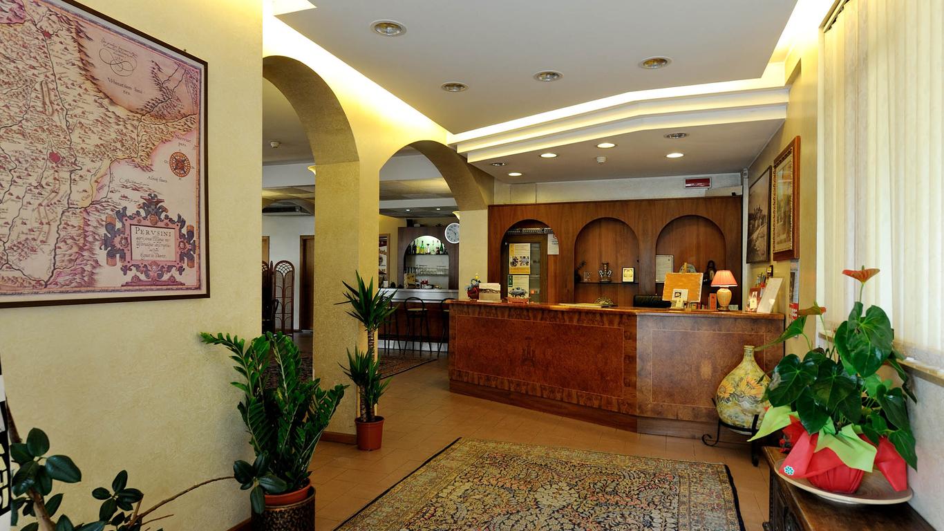 特拉西梅诺酒店