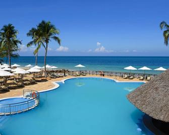 Ledger Plaza Bahari Beach - 达累斯萨拉姆 - 游泳池