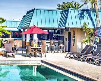 可可海滩国际棕榈海滨度假村 - 可可比奇 - 游泳池