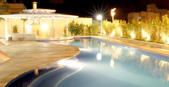 市政厅公寓酒店 - 圣若泽多斯坎波斯 - 游泳池