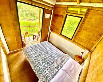 Hacienda Venecia Hostel - 马尼萨莱斯 - 睡房