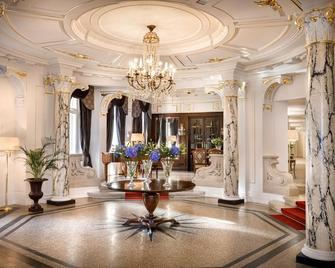 贝耶乌尔宫 - 里布尼亚酒店 - 奥帕提亚 - 大厅