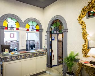 纳兰霍住宿加早餐酒店 - 塞维利亚 - 柜台
