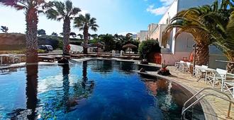 马诺斯别墅酒店 - 卡特瑞杜斯 - 游泳池