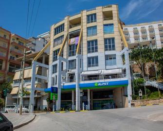 卡尔拉尼酒店 - 萨兰达 - 建筑