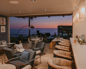 Hotel Punta Morro - 恩塞纳达 - 酒吧