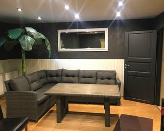 艾米酒店 - 派尔努 - 休息厅