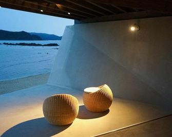 Denpaku The Beachfront Mijora - 龙乡町 - 阳台