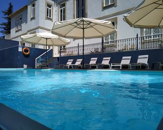 布拉加花园别墅酒店 - 布拉加 - 游泳池