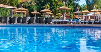 塞勒斯波塔尔斯滨海萨勒酒店 - 卡尔维亚 - 游泳池
