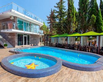 Spa-Hotel Grace Arli - 索契 - 游泳池