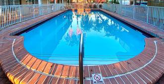雷鸟海滩度假酒店 - 金银岛 - 游泳池
