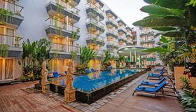 巴厘岛库塔艾登酒店 - 库塔 - 游泳池