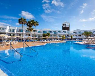 兰萨罗特岛海滩比利体验酒店 - 科斯塔特吉塞 - 游泳池