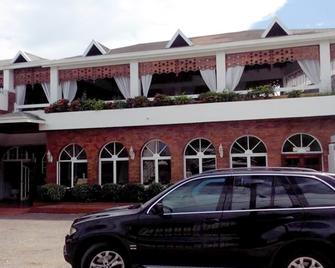 Village Hotel - 欧丘里欧 - 建筑