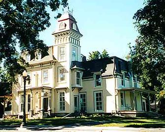 Absolute 1000 Islands Suites - 加纳诺克 - 建筑