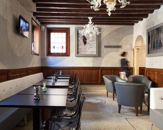 威尼斯卡多若酒店 - 威尼斯 - 餐馆