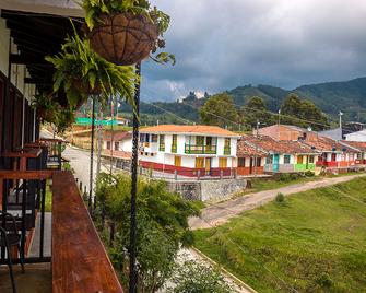 Coffee Tree Boutique Hostel - 萨伦托 - 阳台