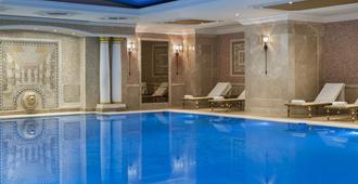伊斯坦布尔精英世界酒店 - 伊斯坦布尔 - 游泳池
