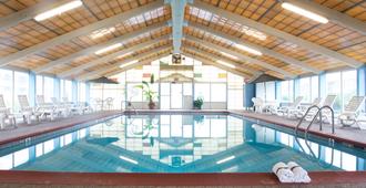 水浪酒店 - 西雅茅斯 - 游泳池