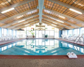 水浪酒店 - 西雅茅斯 - 游泳池