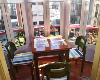 Hostel Goodhouse Gijón - 希洪 - 餐厅